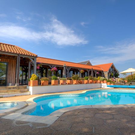The Farmhouse Hotel And Restaurant Saint Saviour Exteriér fotografie
