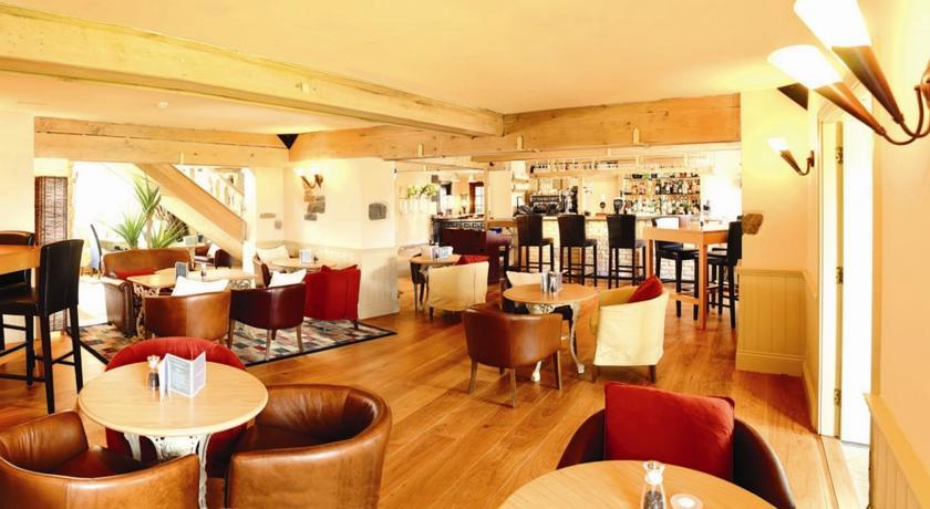 The Farmhouse Hotel And Restaurant Saint Saviour Exteriér fotografie