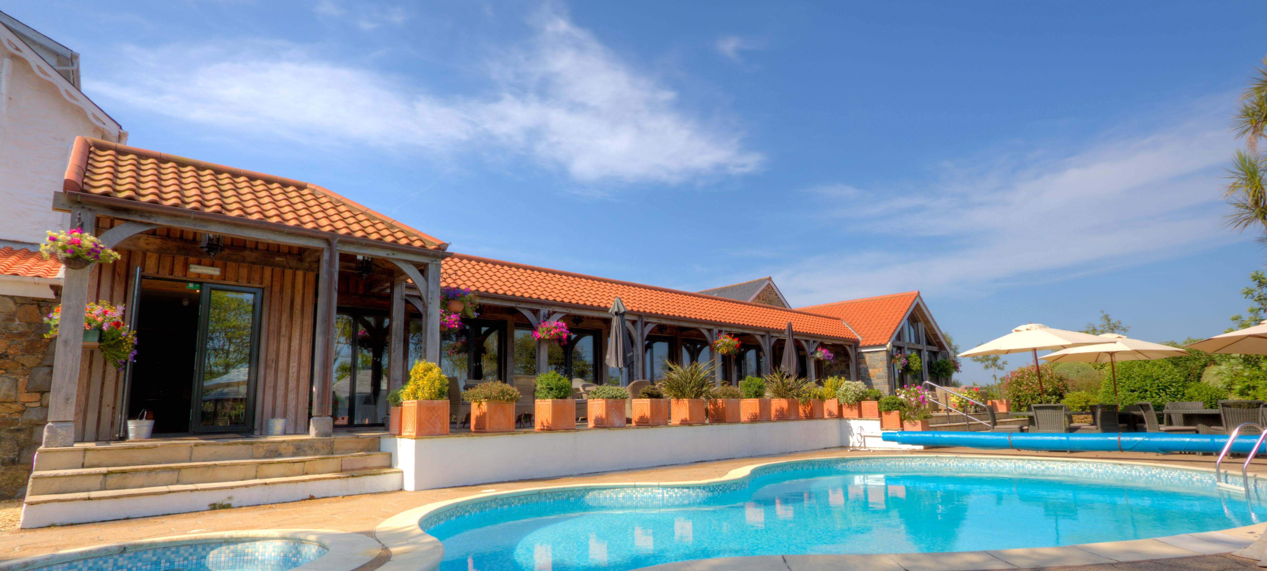 The Farmhouse Hotel And Restaurant Saint Saviour Exteriér fotografie
