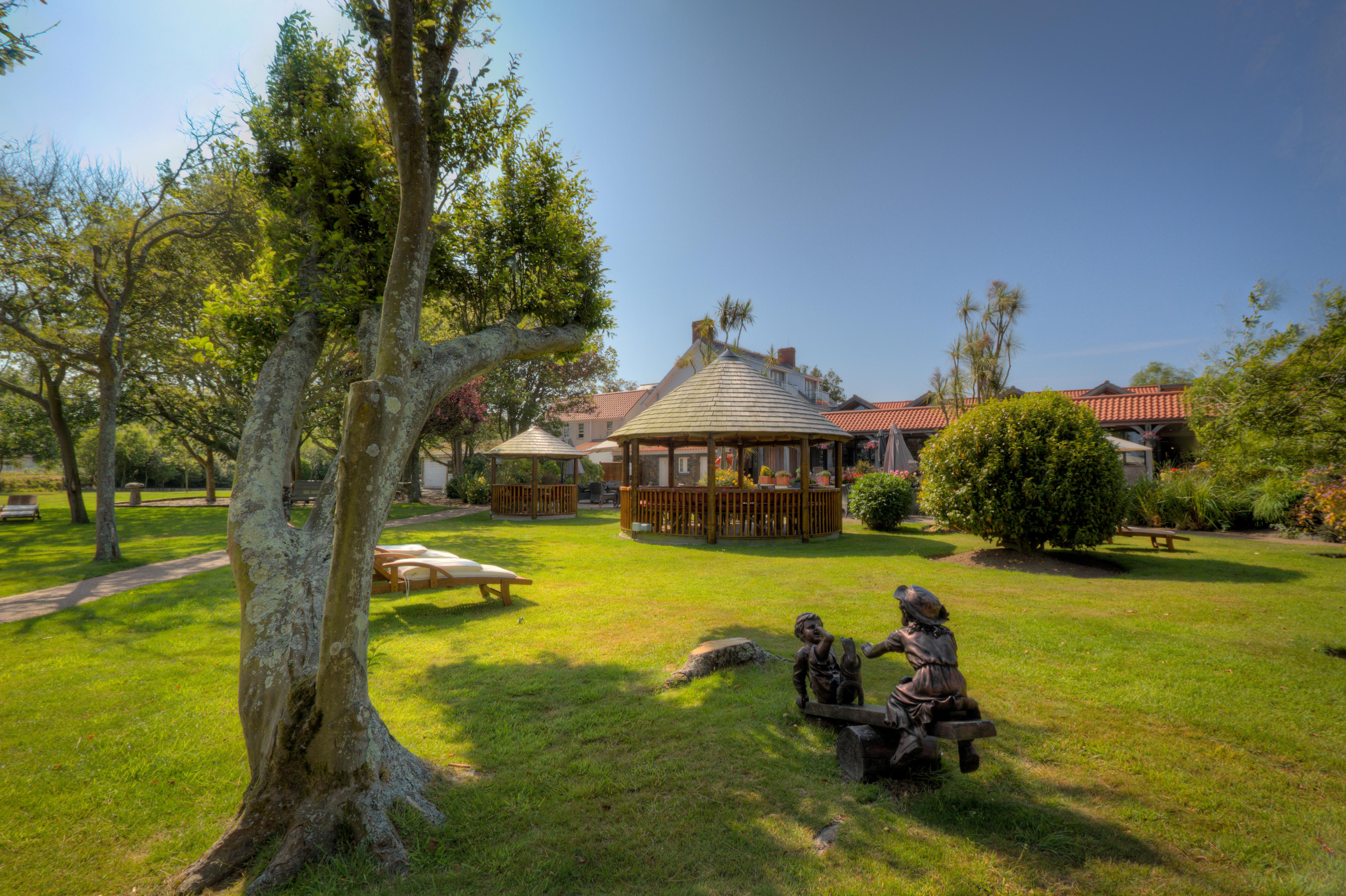 The Farmhouse Hotel And Restaurant Saint Saviour Exteriér fotografie